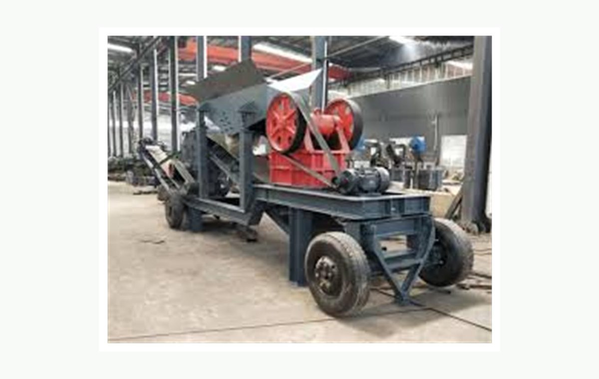 Mobile crushing station for quarry site crushing