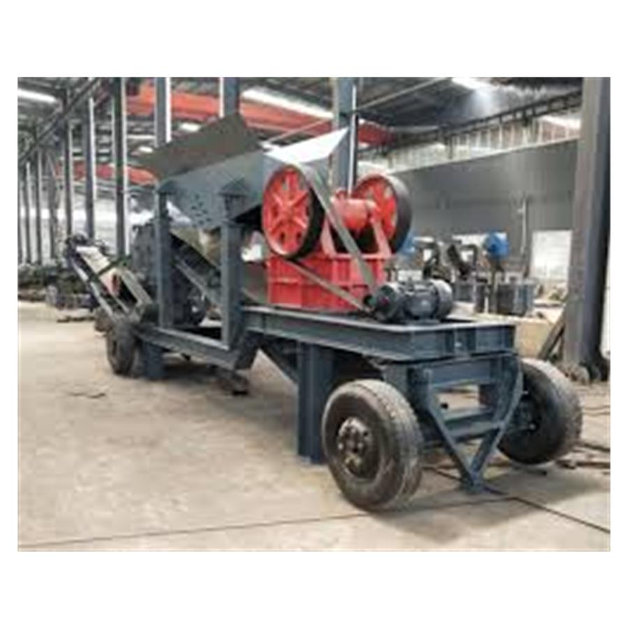 Wheel mobile jaw crushing plant inside the workshop